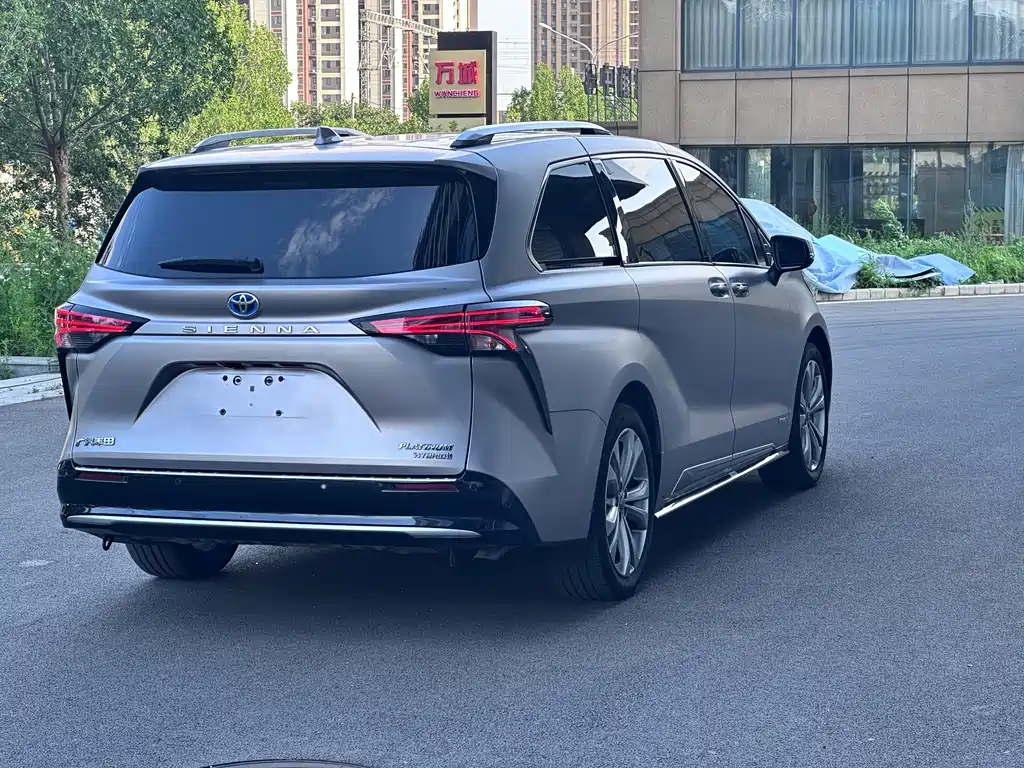 Toyota Sienna 2023 — фото 12