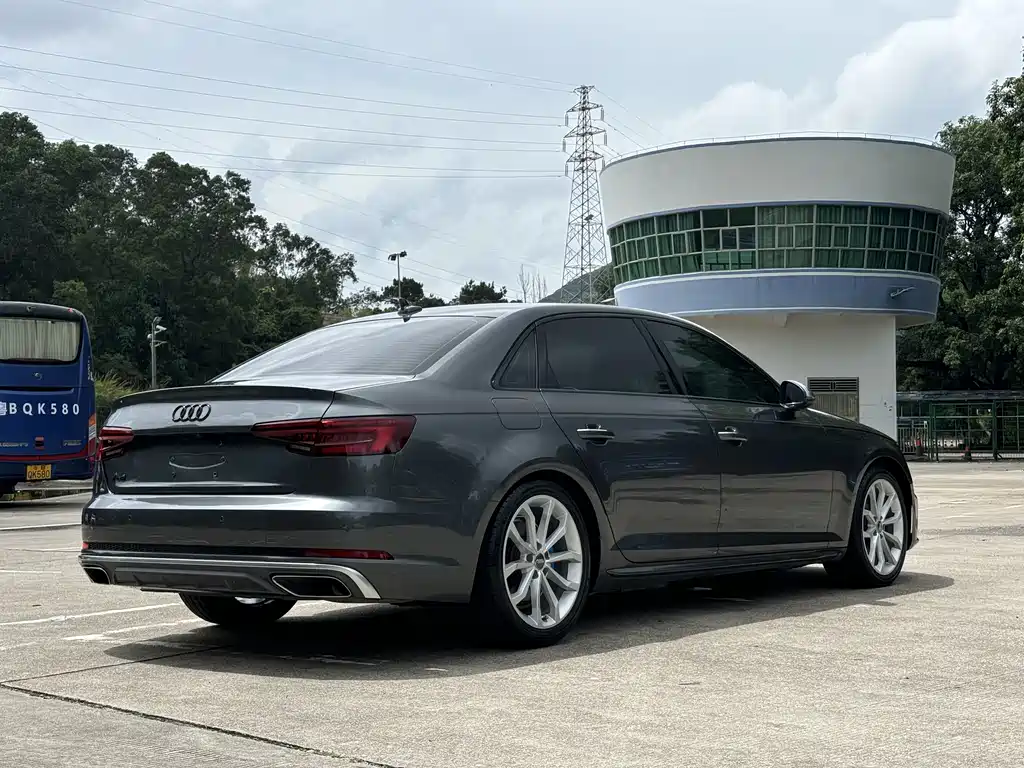 Audi A4L 2019 — фото 12