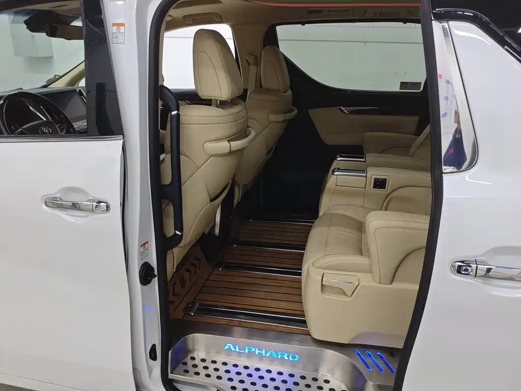 Toyota Alphard 2022 — фото 7