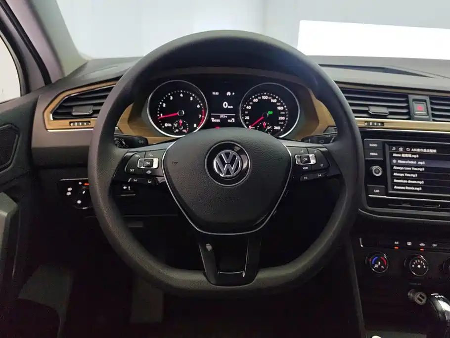 Volkswagen Tiguan L 2018 — фото 15