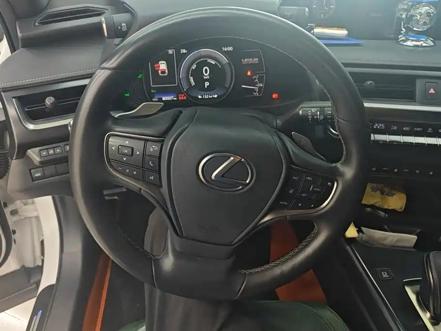 Lexus UX New Energy 2022 — фото 15
