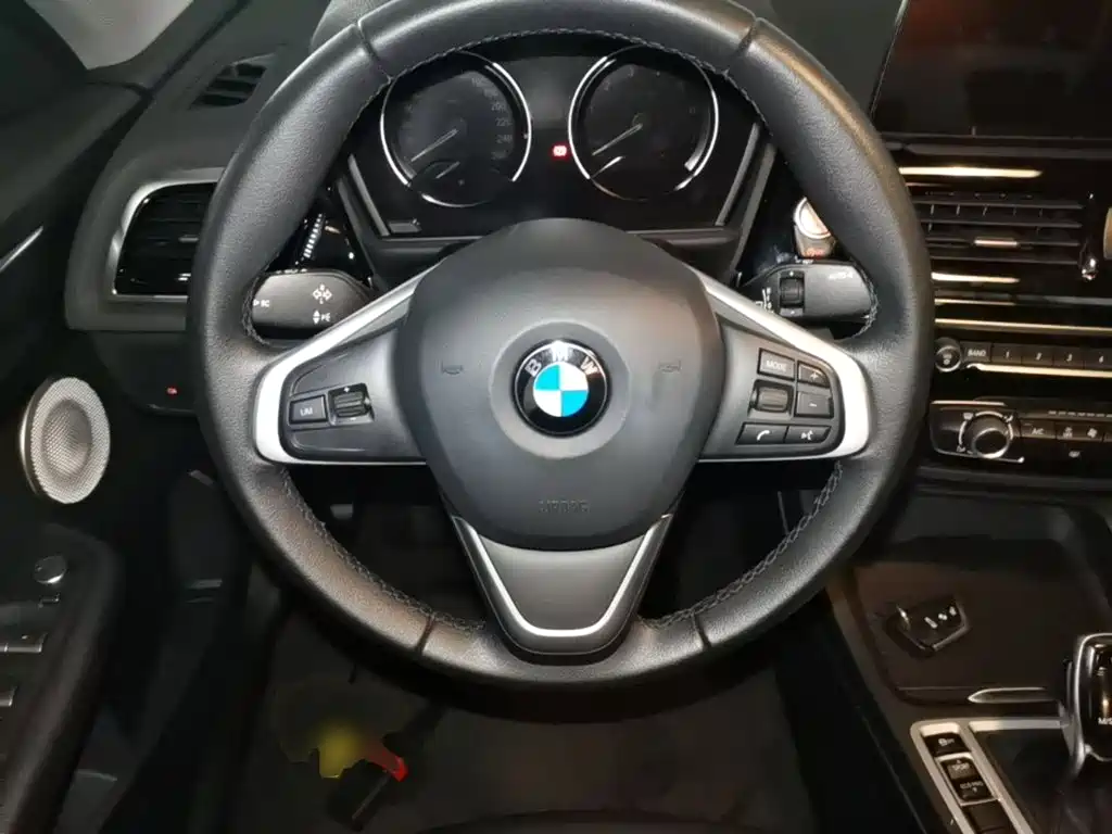 BMW 1 Series 2021 — фото 11