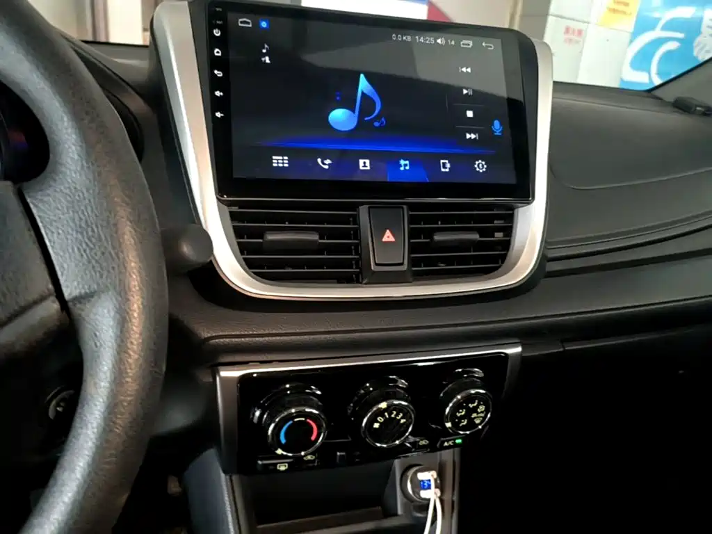 Toyota Yaris L 2019 — фото 13