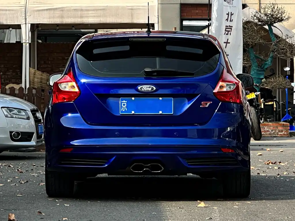Ford Focus 2014 — фото 10
