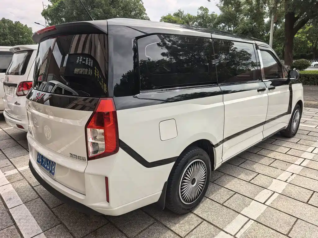 Wuling Journey 2023