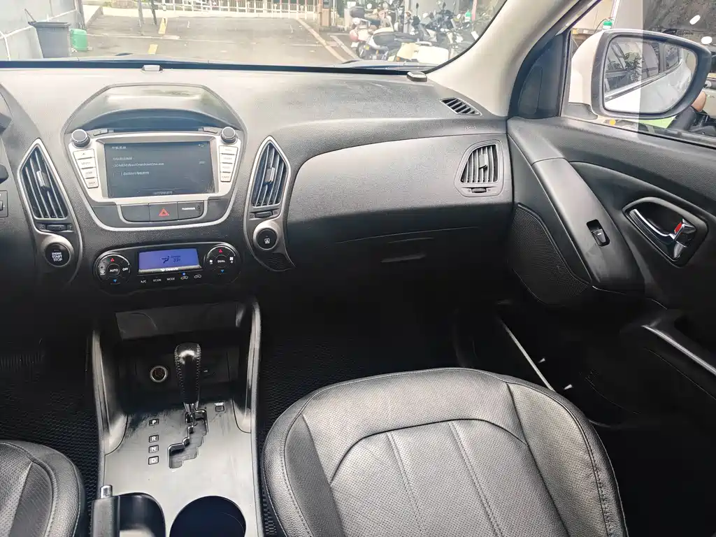 Hyundai ix35 2015 — фото 11
