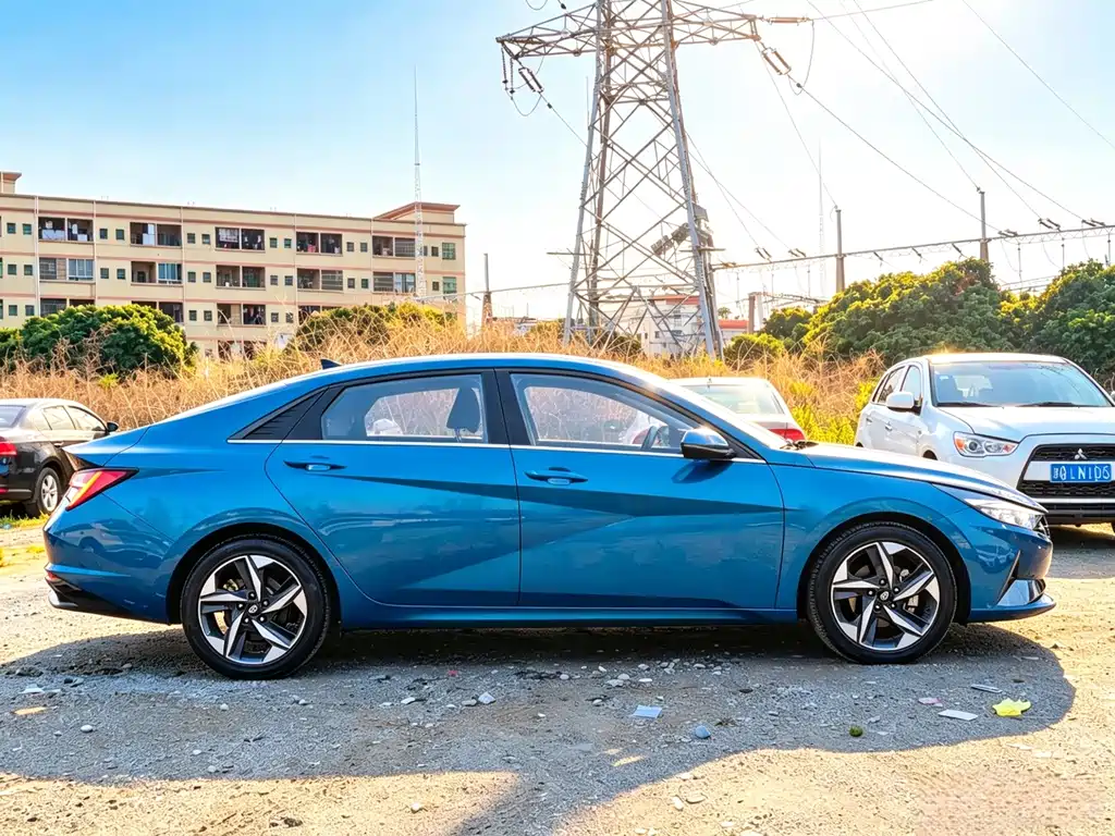 Hyundai Elantra 2022 — фото 4