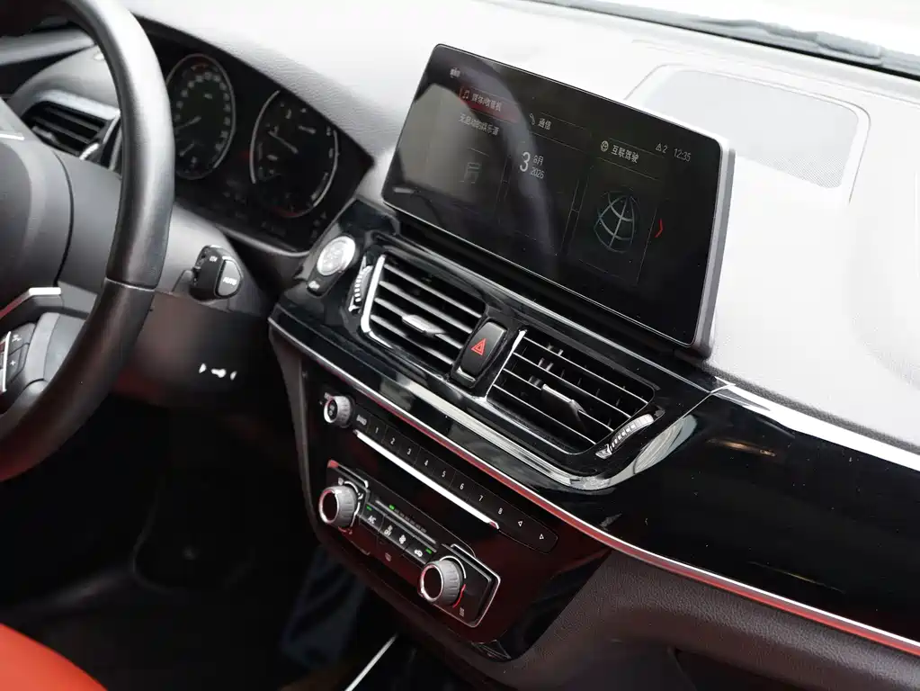 BMW 1 Series 2023 — фото 16