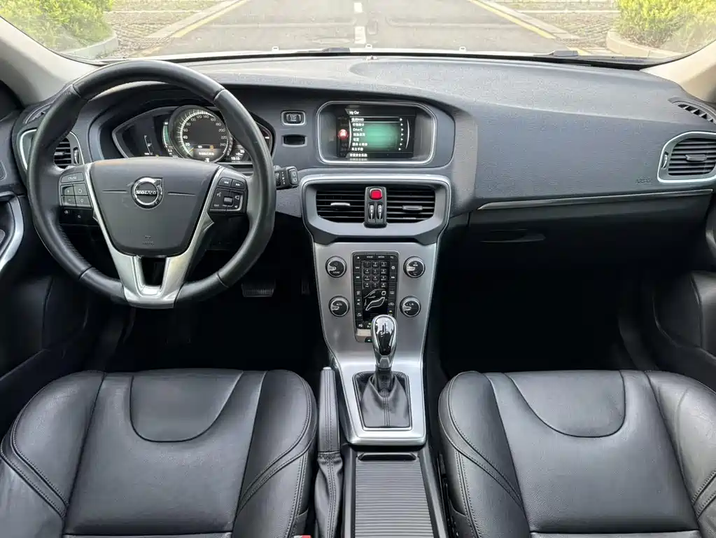 Volvo V40 2016 — фото 6