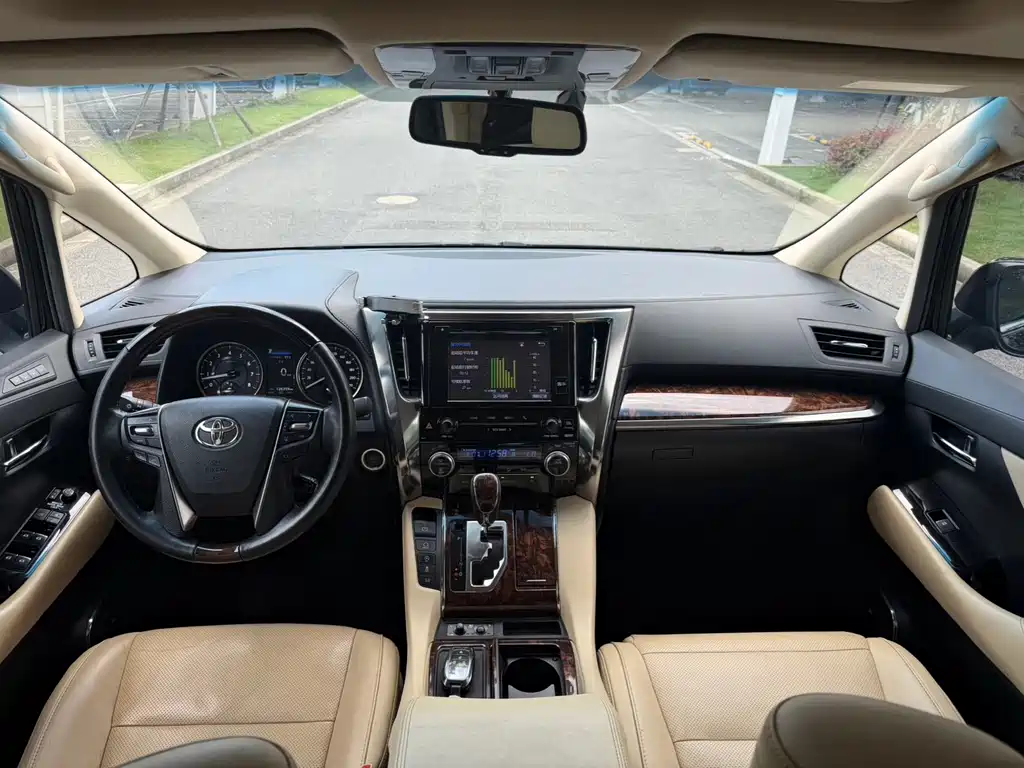 Toyota Alphard 2019 — фото 17