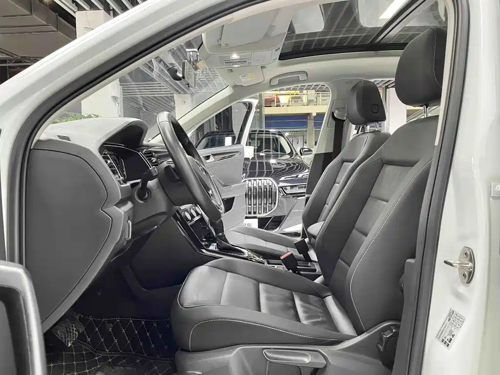 Volkswagen T-Roc 2022 — фото 8