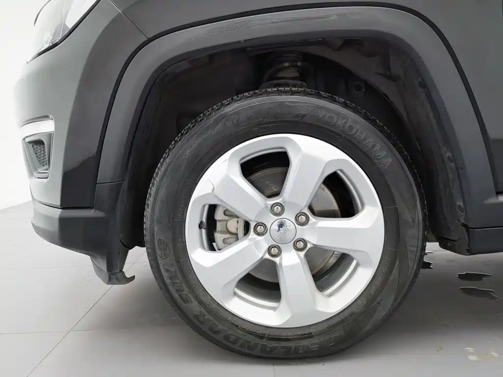 Jeep Compass 2018 — фото 17