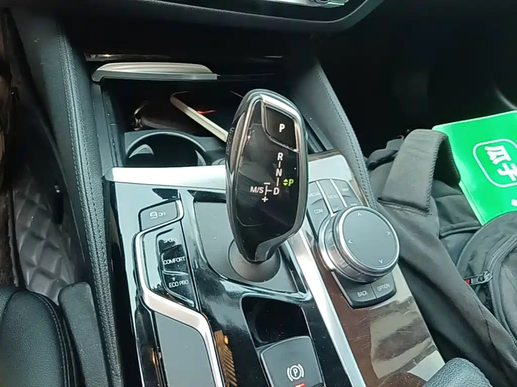 BMW 5 Series 2018 — фото 14