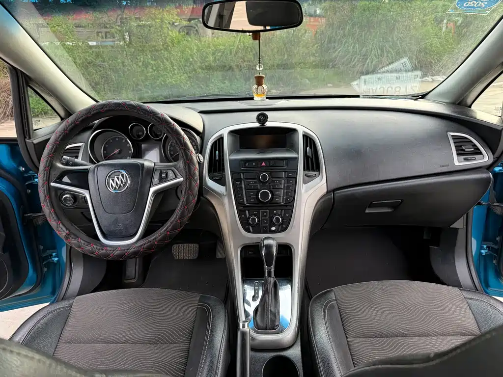 Buick Excelle 2012 — фото 12
