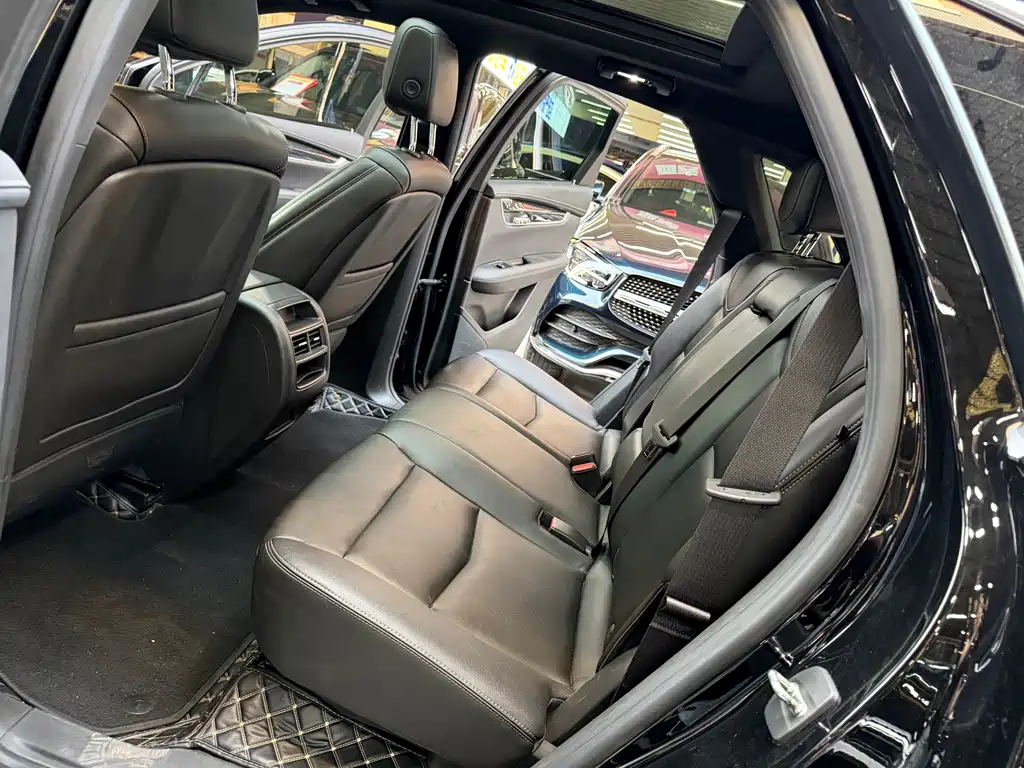 Cadillac XT5 2022 — фото 11