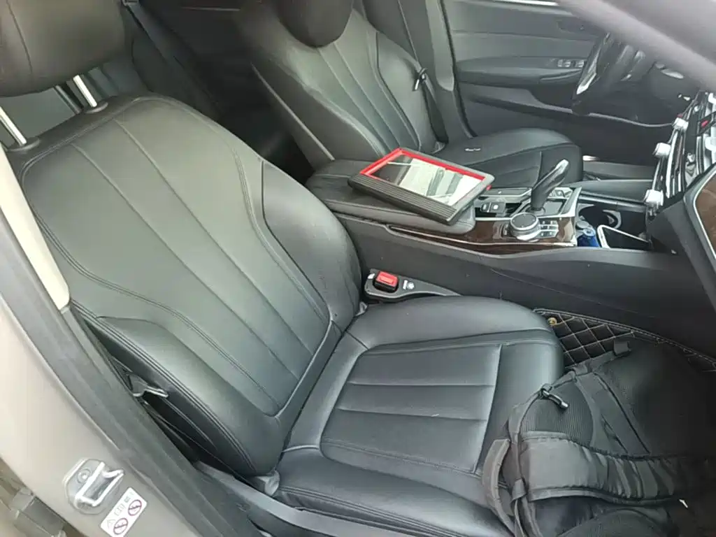 BMW 5 Series 2018 — фото 25