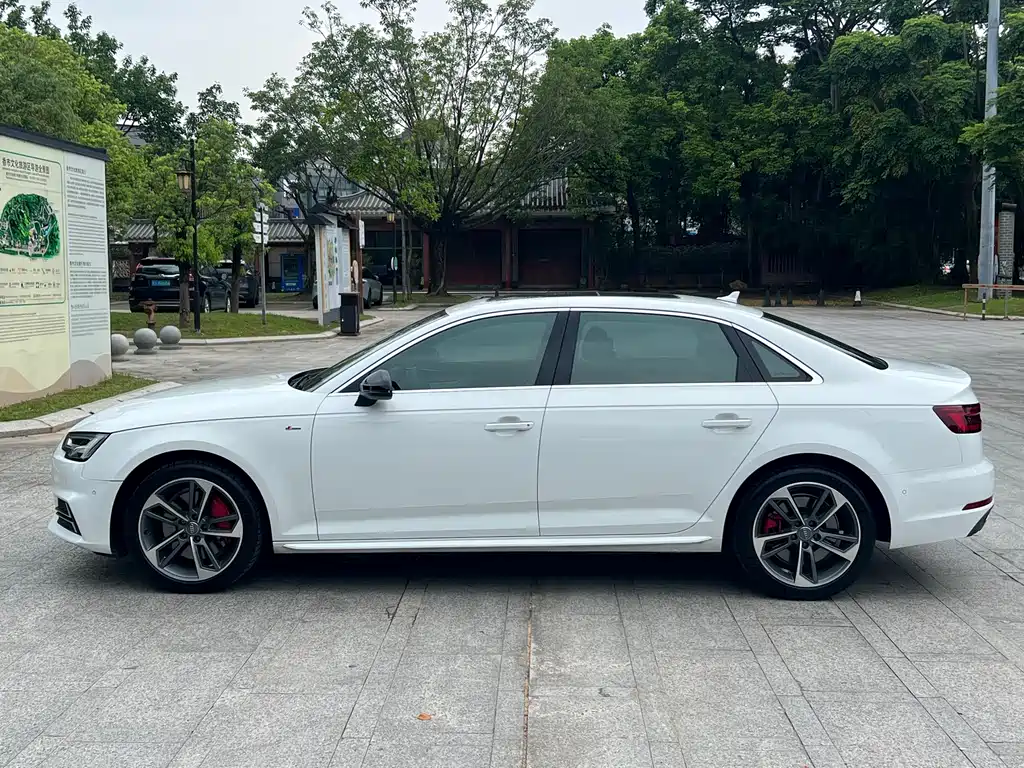 Audi A4L 2018