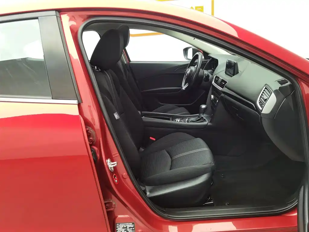 Mazda 3 Axela 2019 — фото 23