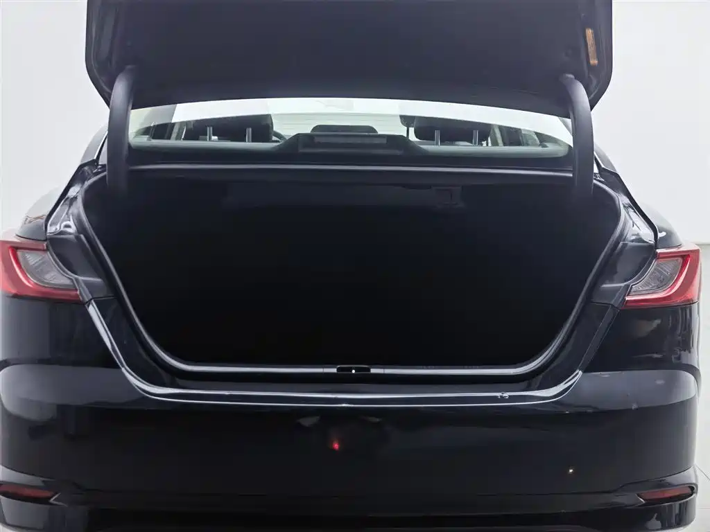 Toyota Camry 2025 — фото 16