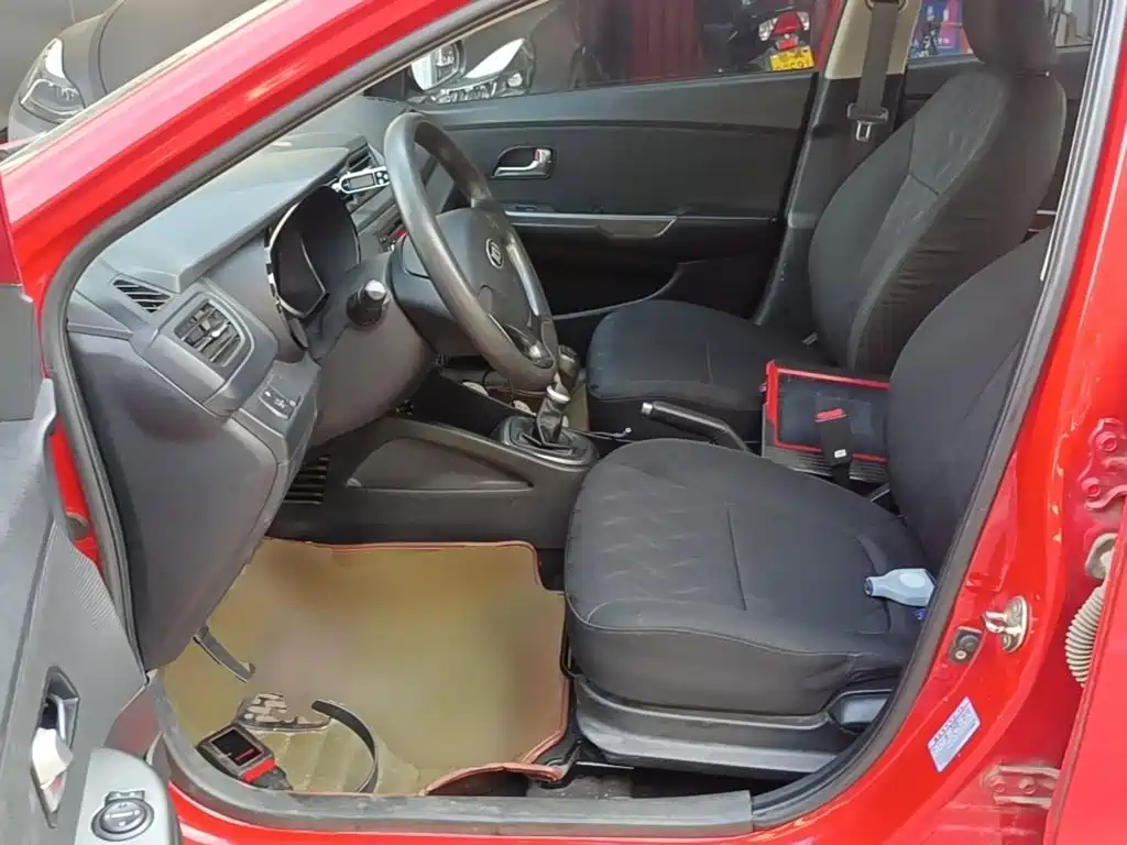Kia K2 2015 — фото 15
