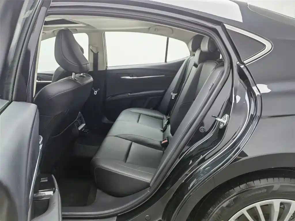 Toyota Camry 2025 — фото 15
