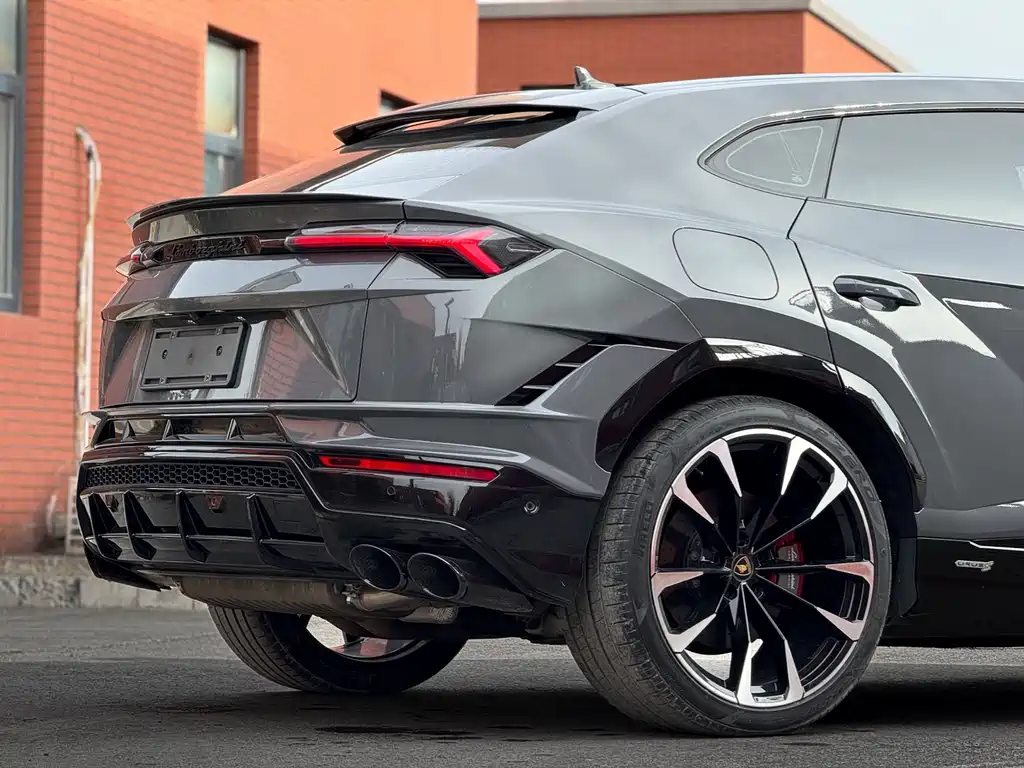 Lamborghini Urus 2023 — фото 14