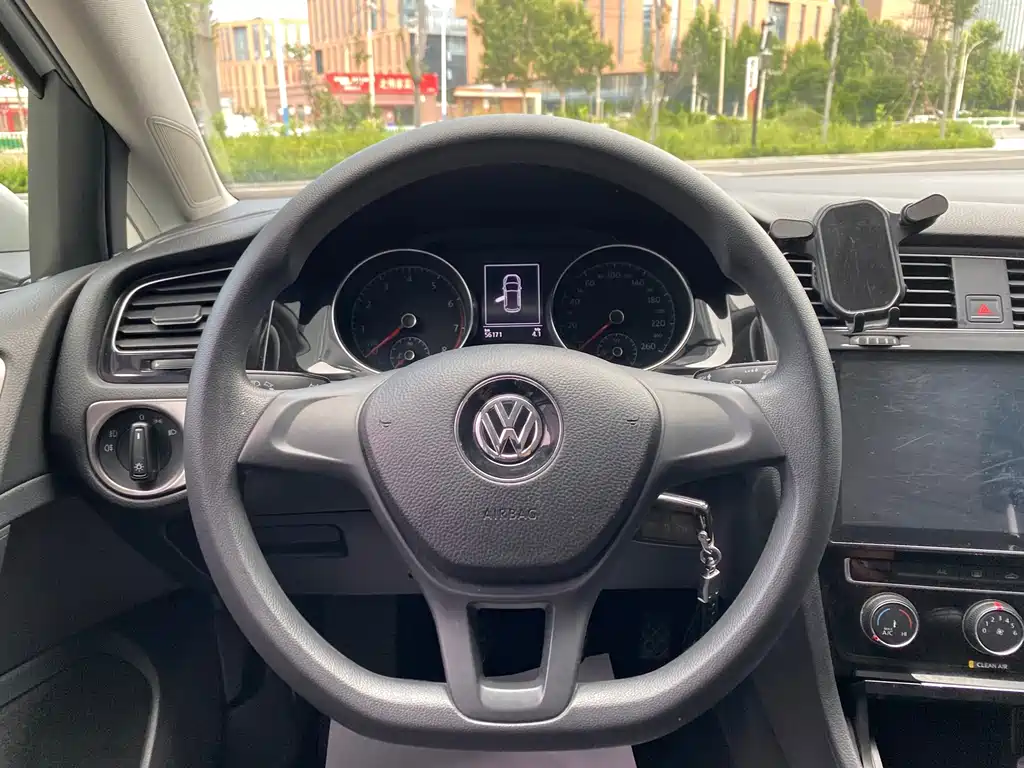 Volkswagen Golf 2019 — фото 11