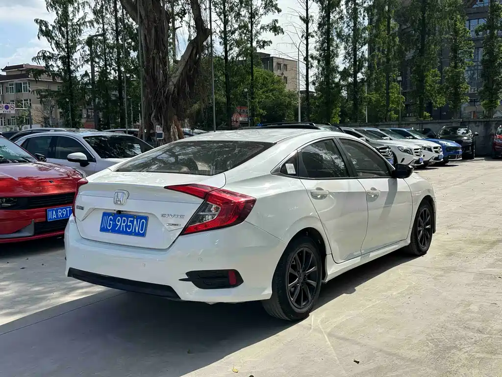 Honda Civic 2017 — фото 12