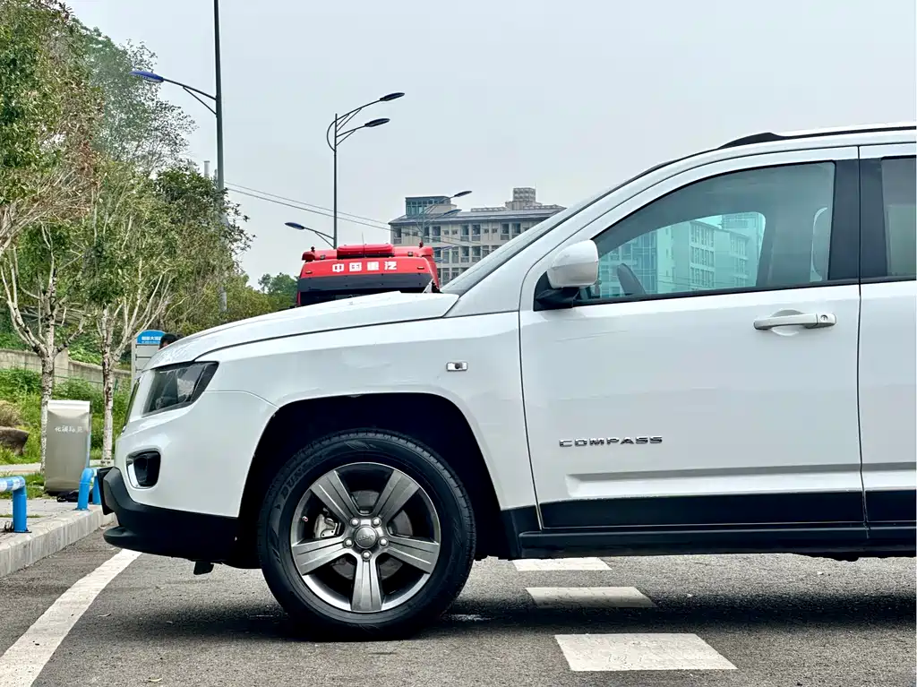 Jeep Compass 2014 — фото 9