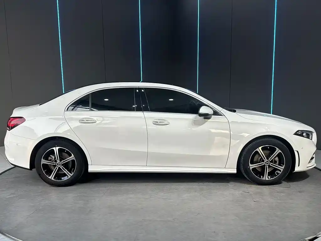 Mercedes-Benz A-Class 2022 — фото 5