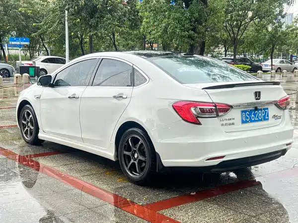 Luxgen Na5 2016