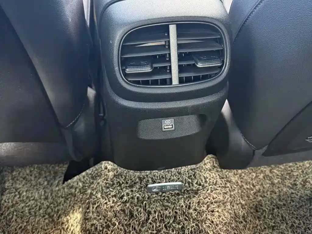 Hyundai Elantra 2023 — фото 15