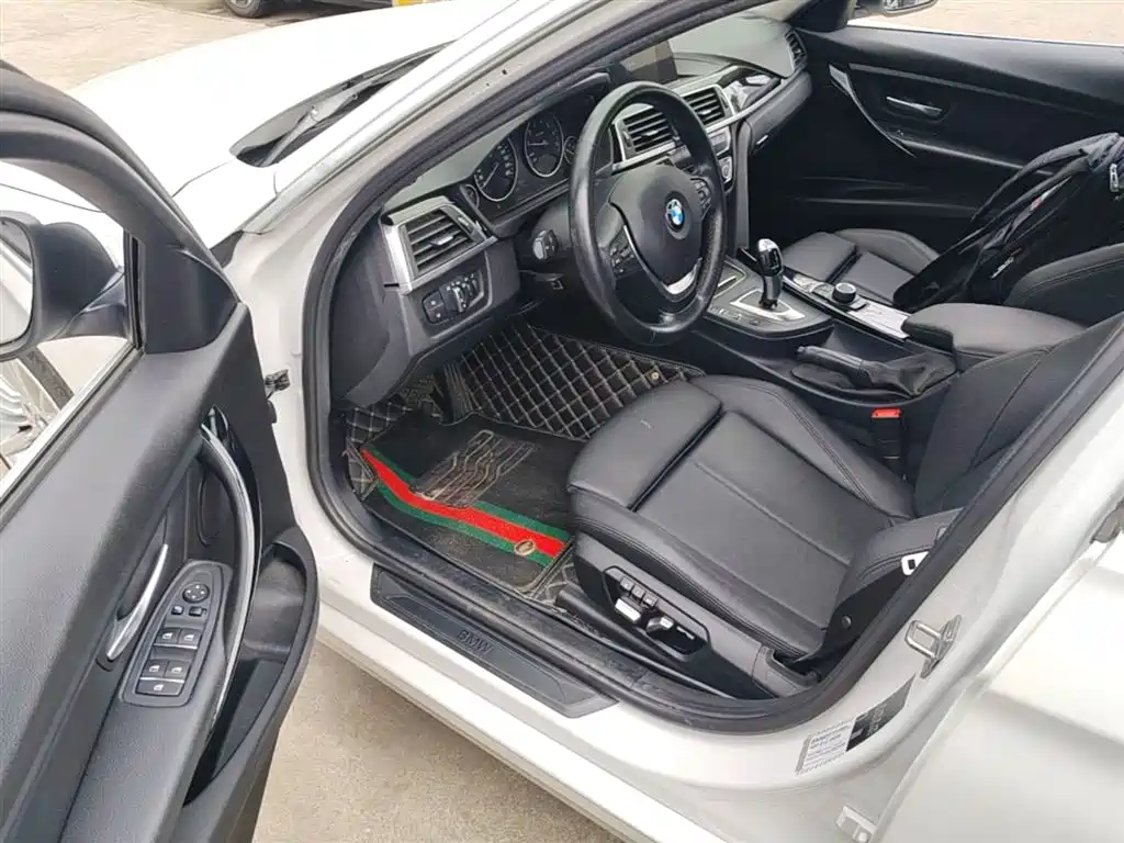 BMW 3 Series 2018 — фото 16