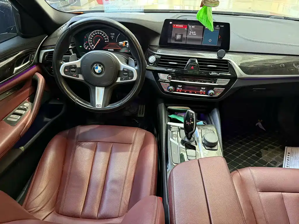 BMW 5 Series 2019 — фото 9