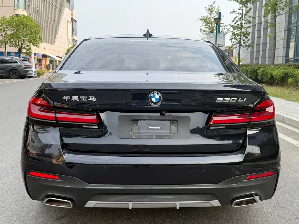 BMW 5 Series 2022 — фото 16
