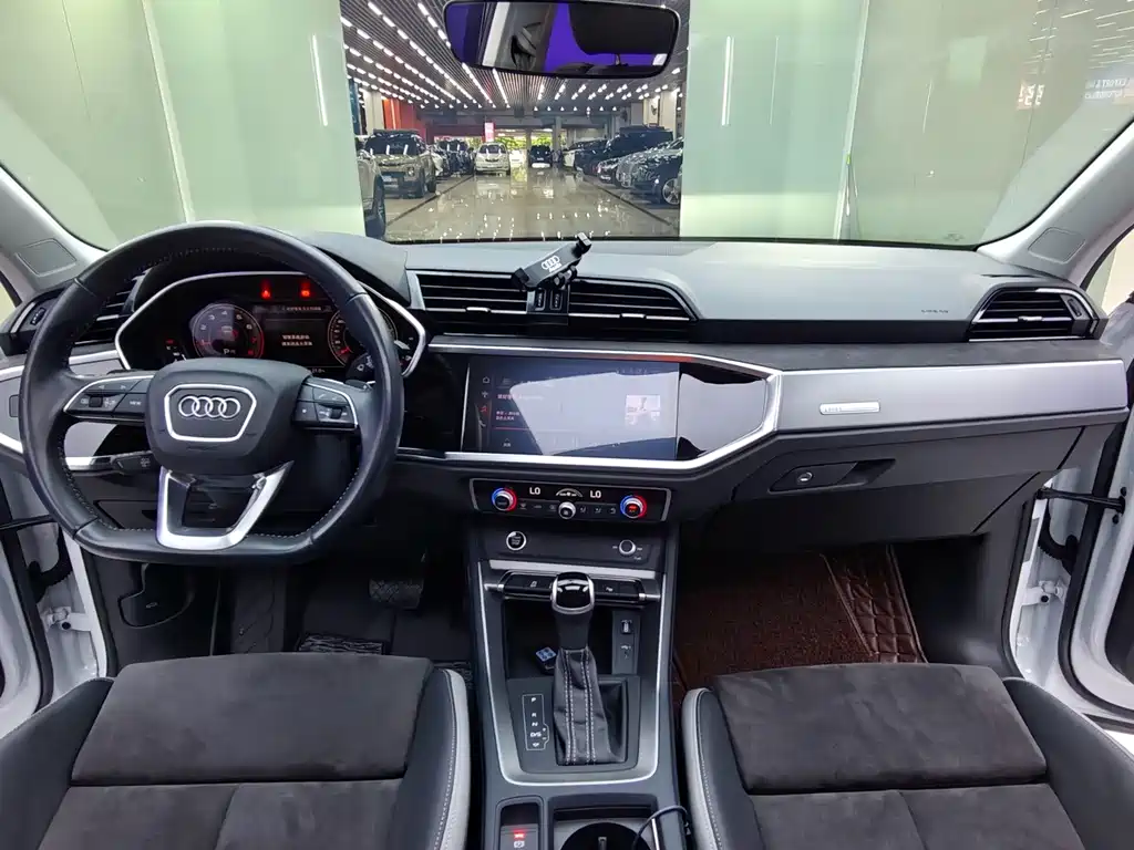 Audi Q3 2022 — фото 12