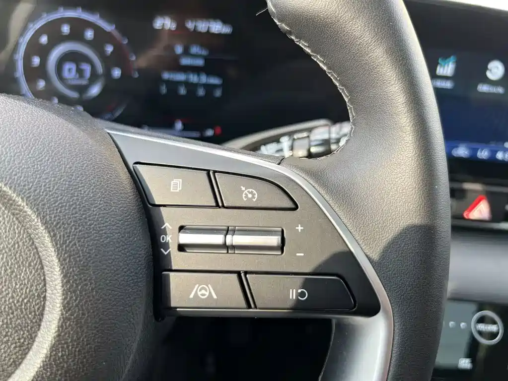 Hyundai Elantra 2023 — фото 18