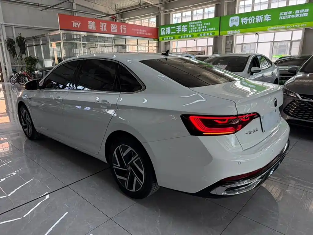 Volkswagen Sagitar 2022