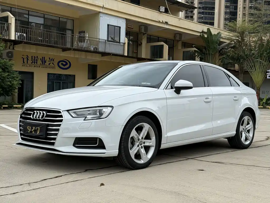 Audi A3 2021 — фото 1
