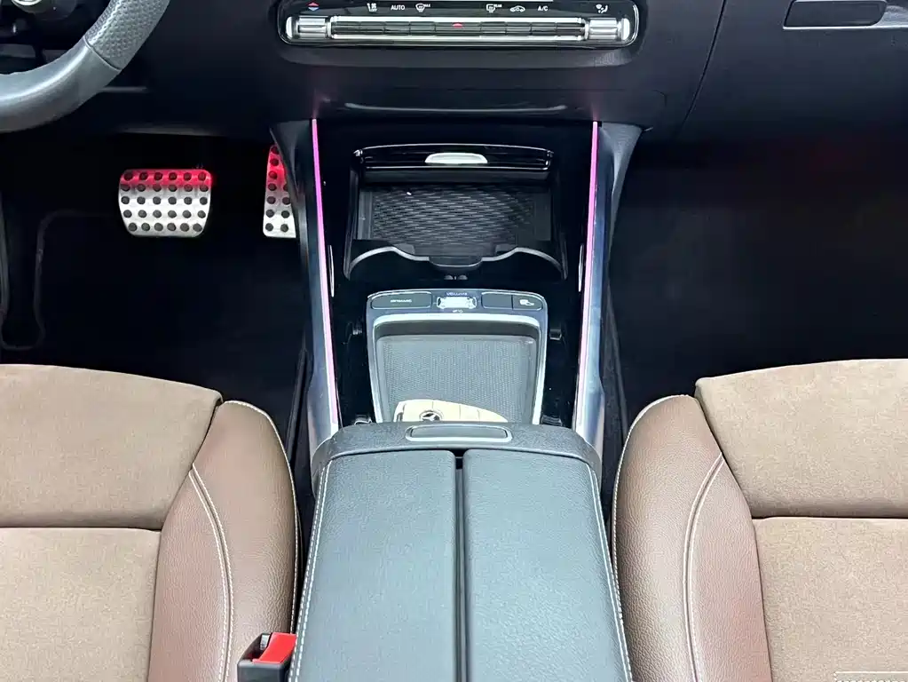 Mercedes-Benz GLB AMG 2024 — фото 23