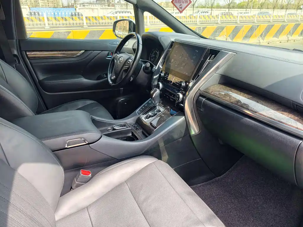 Toyota Alphard 2021 — фото 25