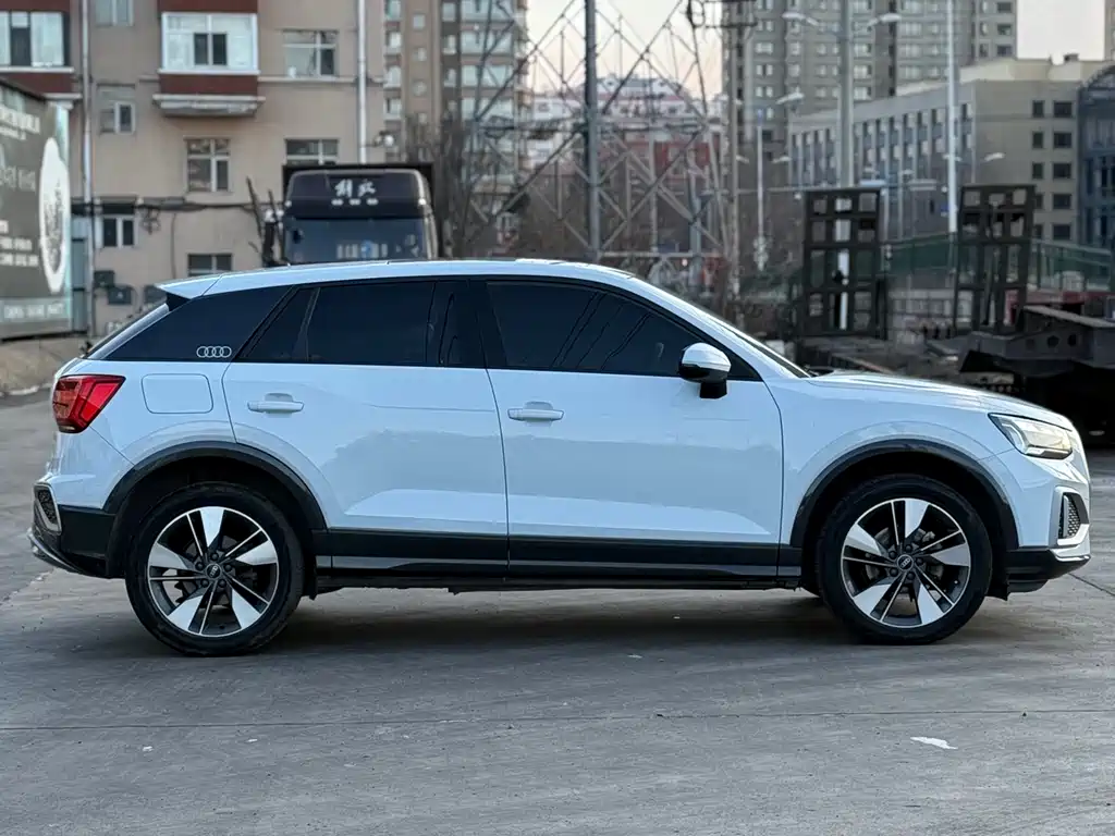 Audi Q2L 2022 — фото 30