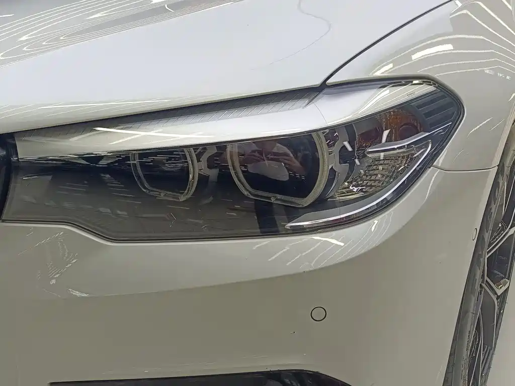 BMW 5 Series 2019 — фото 20