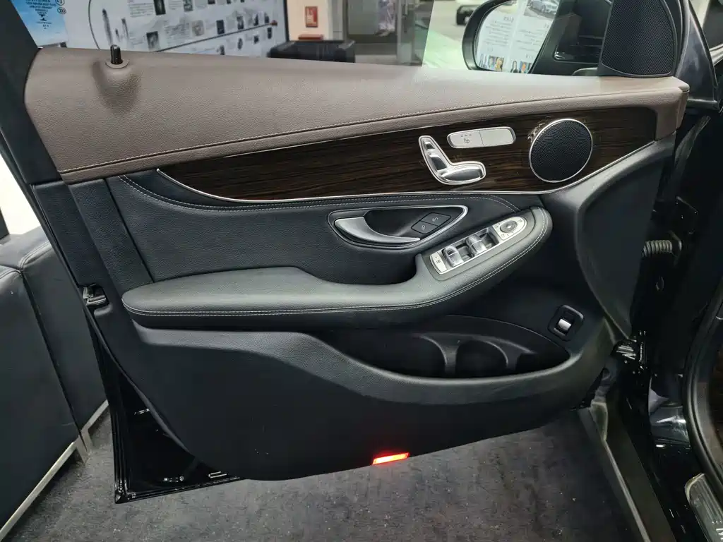 Mercedes-Benz GLC 2018 — фото 21