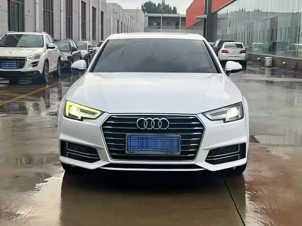 Audi A4L 2019 — фото 1