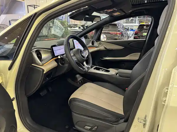 BYD Dolphin 2025