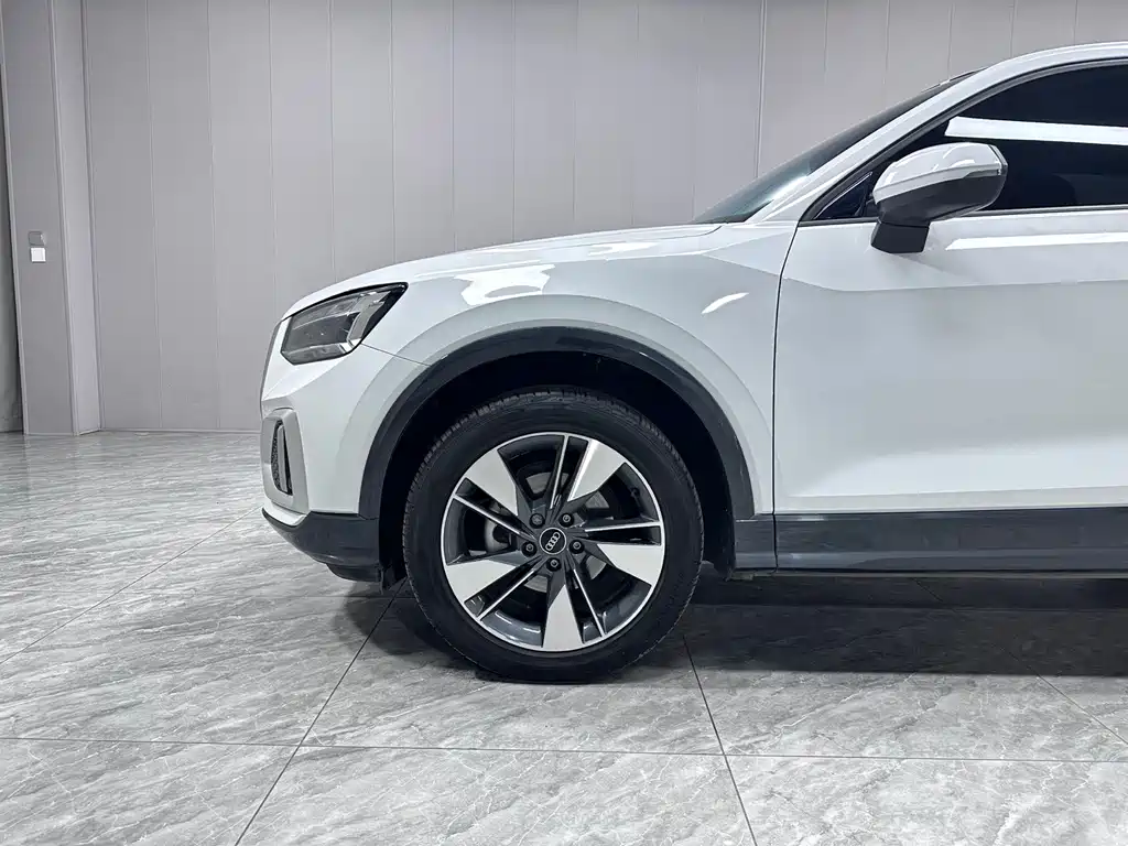 Audi Q2L 2022 — фото 8