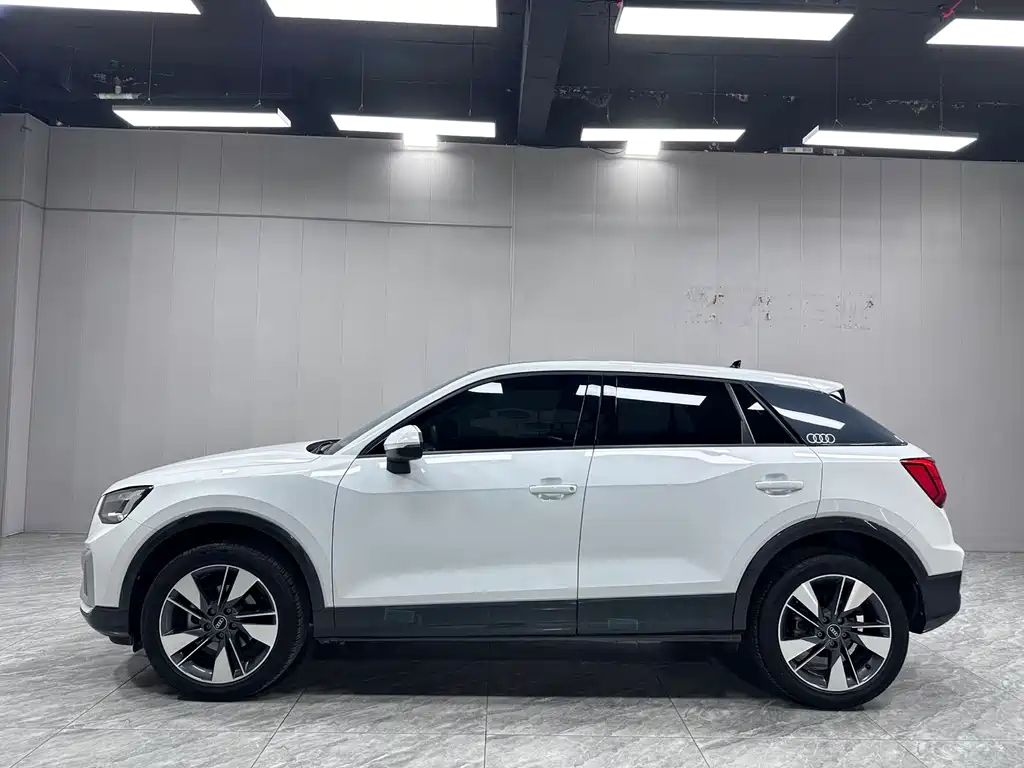 Audi Q2L 2022 — фото 9