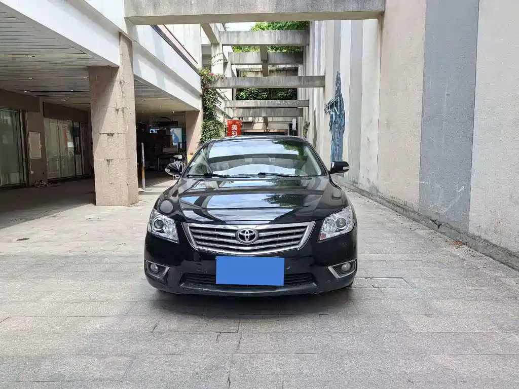 Toyota Camry 2010 — фото 2
