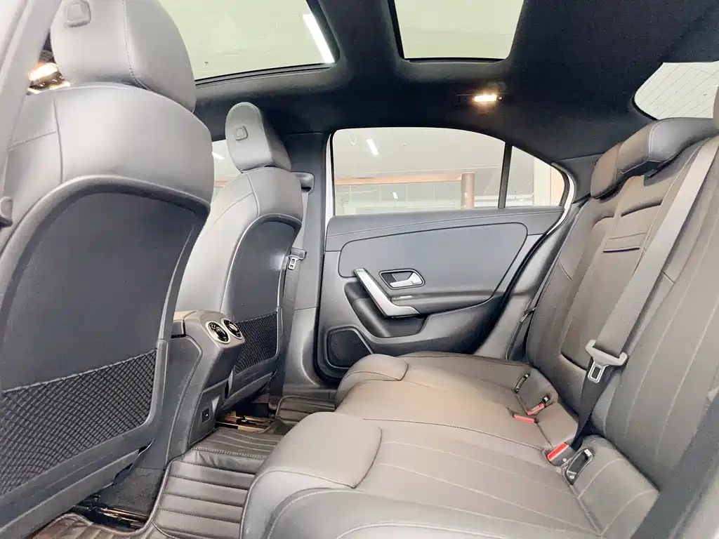 Mercedes-Benz A-Class 2022 — фото 11